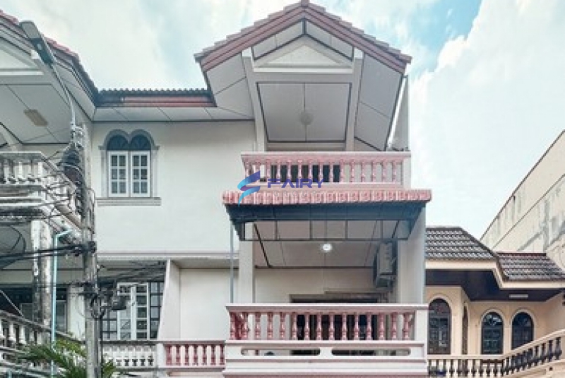 ขายทาวน์โฮม 3 ชั้น หมู่บ้านอิ่มอัมพร 1 ขนาด 28.2 ตร.ว. 350 ตร.ม พร้อม Built-in คุณภาพทั้งหลัง ทำเลทอง ซอยจรัญฯ 13 (แยกพาณิชธน 9) ใกล้ MRT บางขุนนนท์